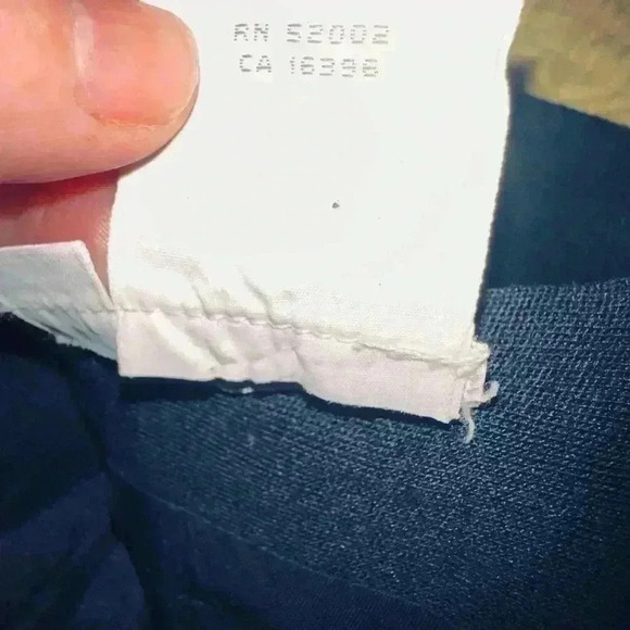 Liz Claiborne size 14 100% wool midnight blue pencil skirt.Hidden zipper, lined. - Picture 5 of 9